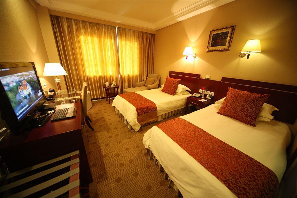 Overseas Chinese International Hotel 青島市 エクステリア 写真