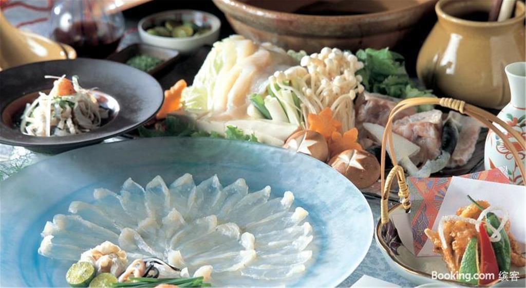 Overseas Chinese International Hotel 青島市 エクステリア 写真