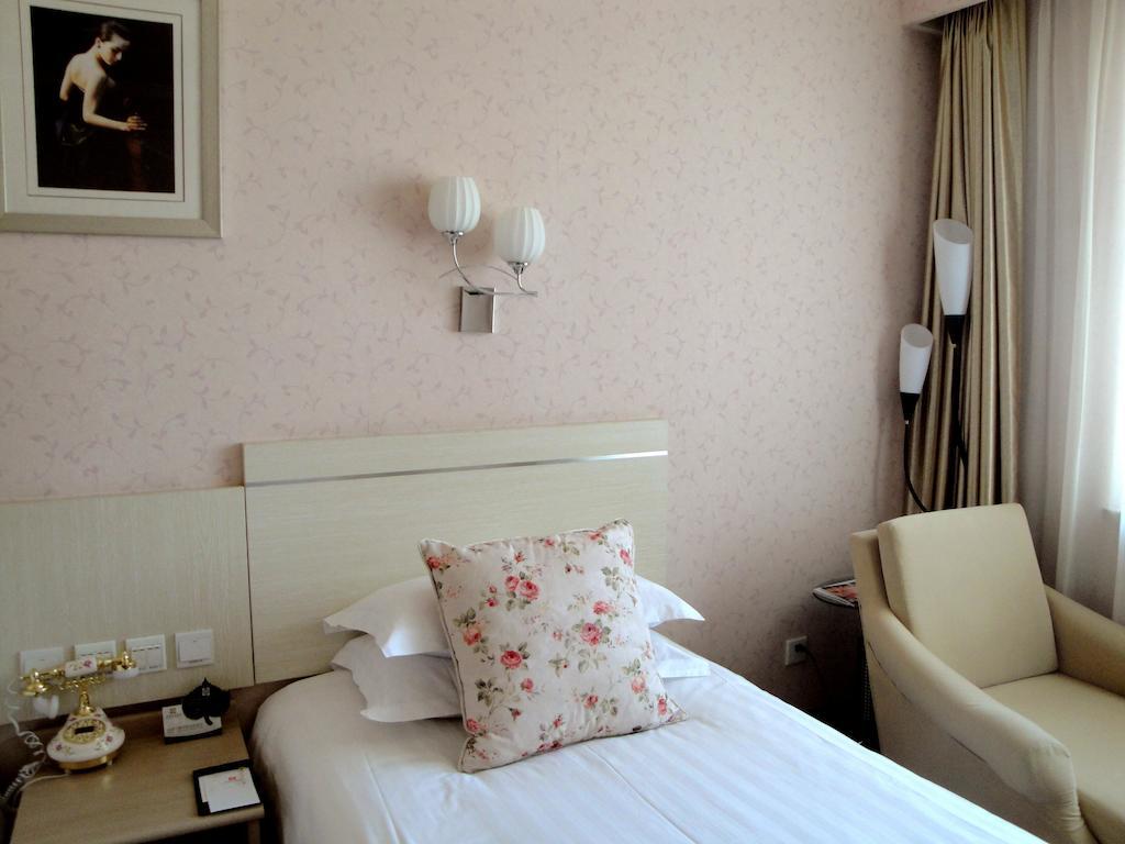 Overseas Chinese International Hotel 青島市 エクステリア 写真