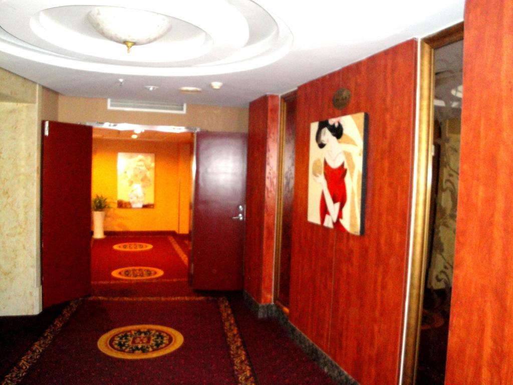 Overseas Chinese International Hotel 青島市 エクステリア 写真