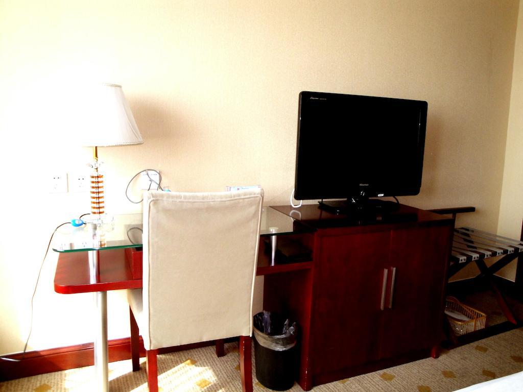 Overseas Chinese International Hotel 青島市 エクステリア 写真