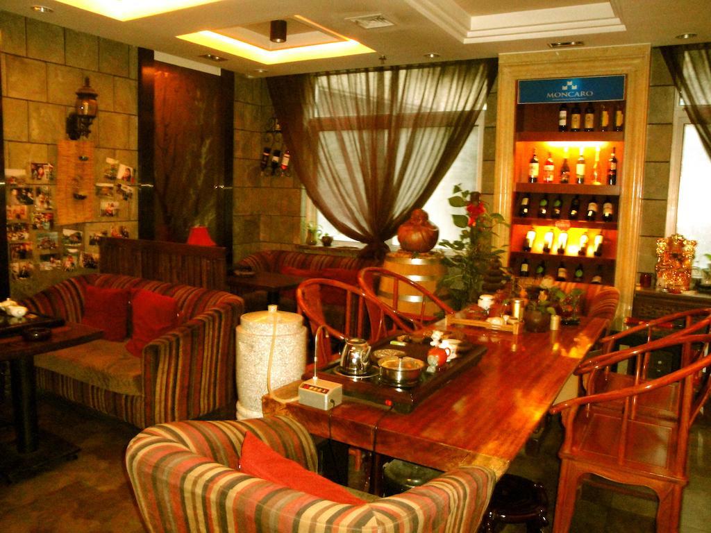 Overseas Chinese International Hotel 青島市 エクステリア 写真