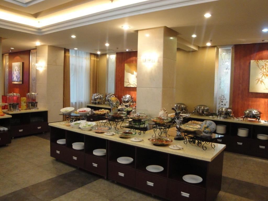 Overseas Chinese International Hotel 青島市 エクステリア 写真