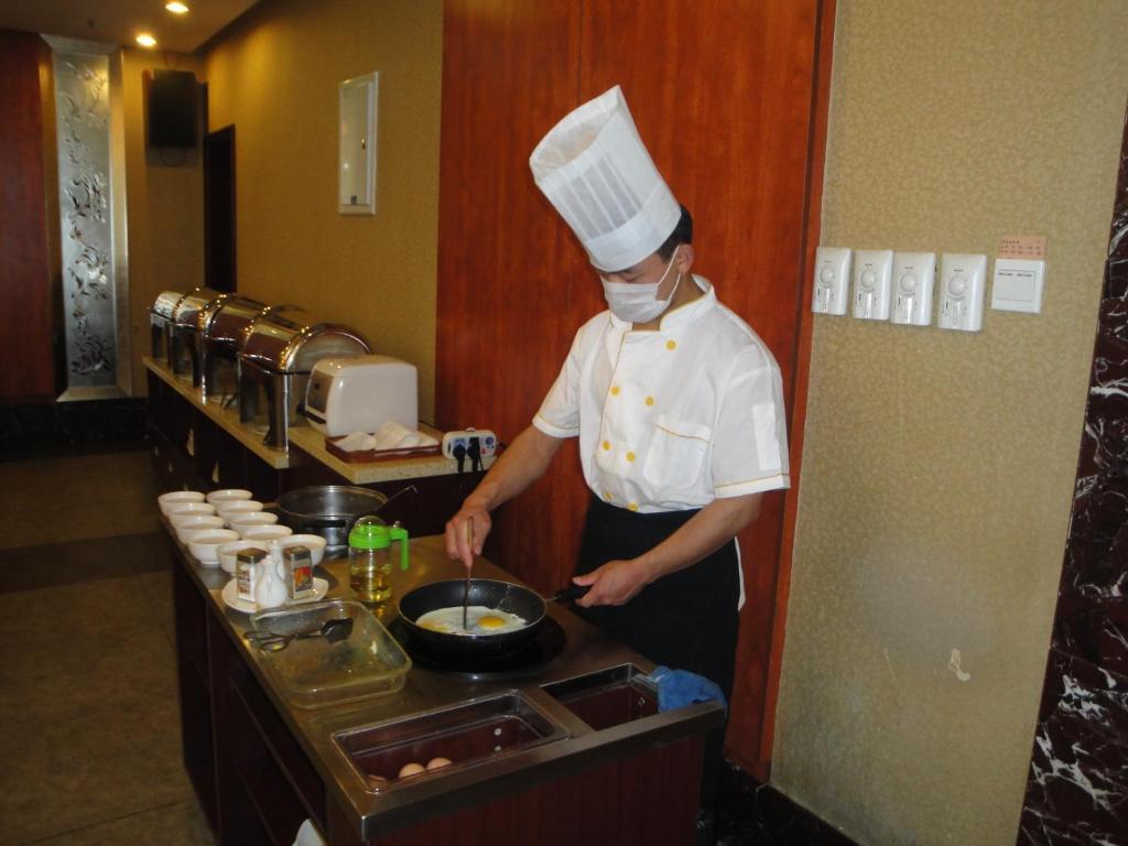 Overseas Chinese International Hotel 青島市 エクステリア 写真