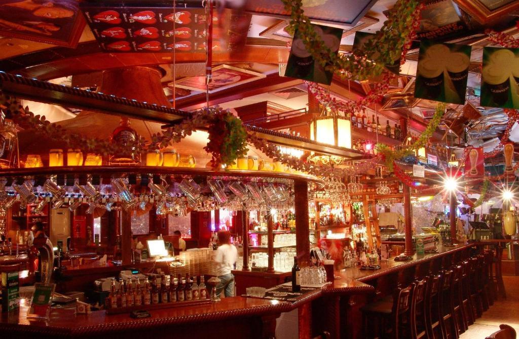 Overseas Chinese International Hotel 青島市 エクステリア 写真