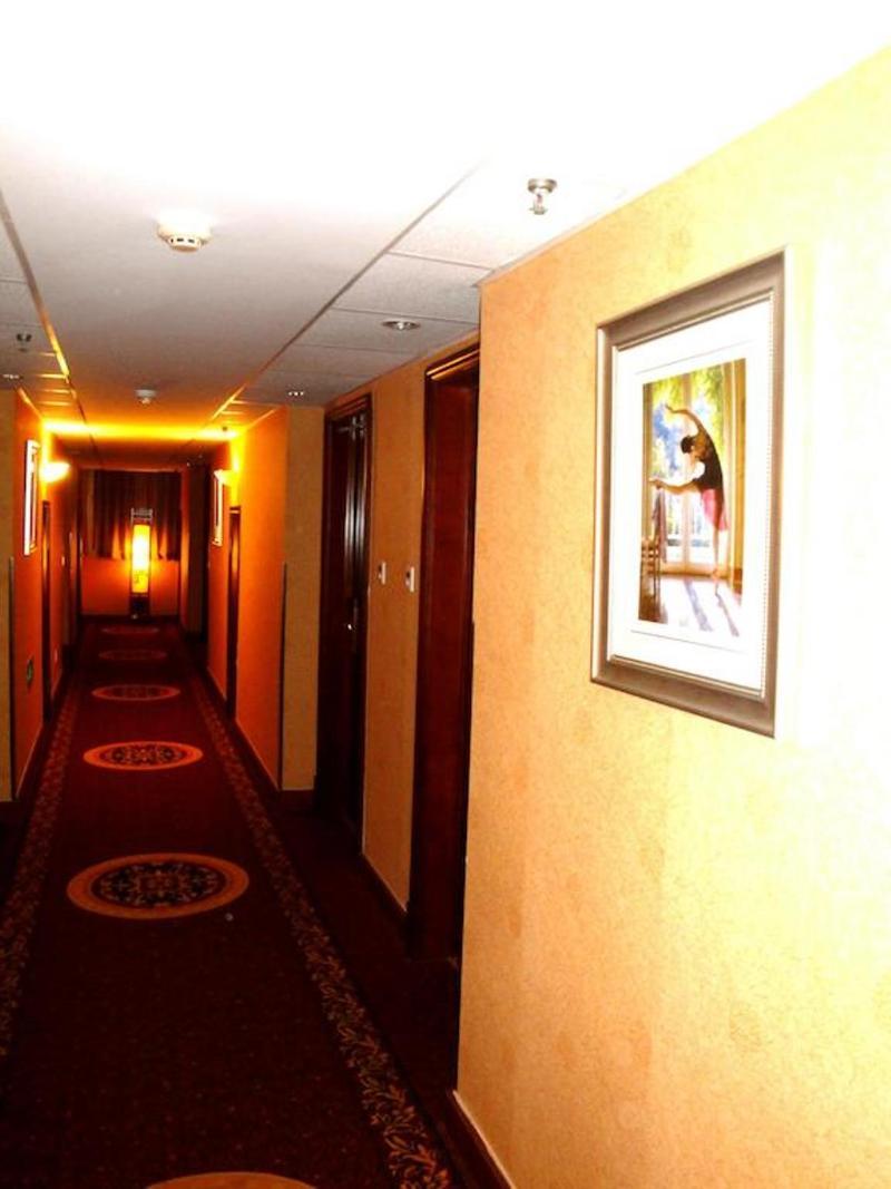 Overseas Chinese International Hotel 青島市 エクステリア 写真