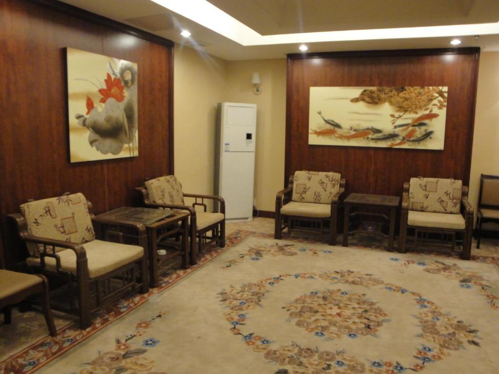 Overseas Chinese International Hotel 青島市 エクステリア 写真