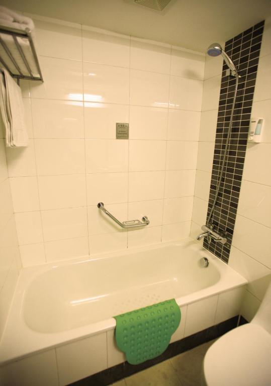 Overseas Chinese International Hotel 青島市 部屋 写真
