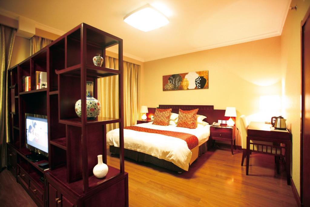 Overseas Chinese International Hotel 青島市 エクステリア 写真