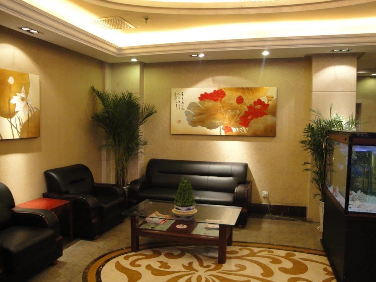Overseas Chinese International Hotel 青島市 エクステリア 写真
